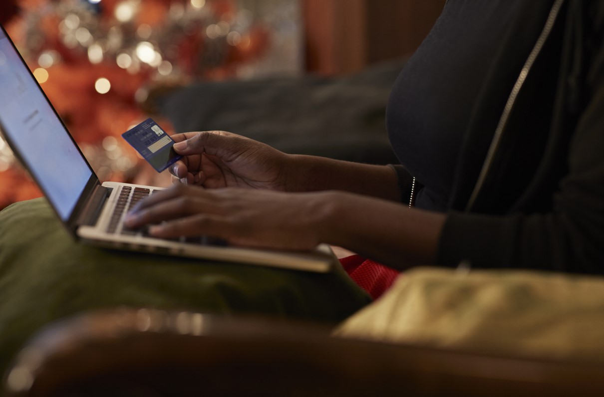 'Tis the Season to Shop: Tips on Getting the Best Deals Online
